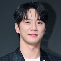 頭を刈り上げる様子も公開…キムタクとも共演の俳優イ・ジュニョン、本日（21日）入隊「しっかり行ってきます」