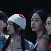 “4人”になったNewJeans、日本デビューSG以来のコンテンツが公開　4周年記念SPフィルム