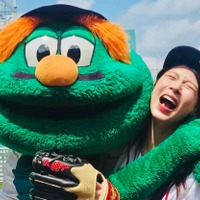 “NHK韓流ドラマの女王”、レッドソックスの80年ぶり本拠地15連勝に華添える　初のメジャー始球式