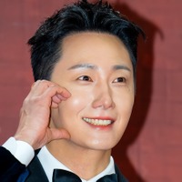 東京で“有名俳優と知らず”撮影された動画も話題に！チョン・イル、G-DRAGONら所属事務所へ移籍