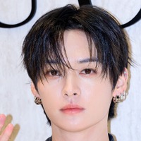 トップスのジッパーを下げ…Stray Kids・リノ、色気溢れる姿で「GUCCI」イベントに登場