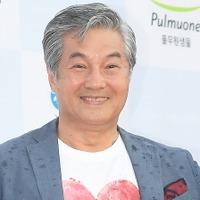 顔にあざ、鼻から出血…韓国ベテラン俳優の痛々しい姿に心配の声「暴行を受けた？」