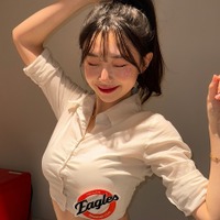 「服小さくない？」「こぼれてしまいそう」韓国チアの夏感じる最新ショットに注目