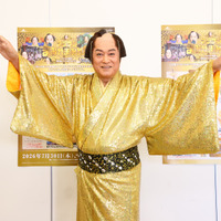 松平健がクルーズ船で登場！「八景島シーパラダイス」のイルカショーにサプライズ出演し大歓声！