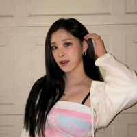 「キワどい服…」日本人メンバーの“キャバ勤務”で話題となったグループに在籍　韓国元アイドルチアの夏休み
