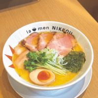 【ラーメンにっこう】初出店・東武限定鶏白湯ラーメン～イタリア産白トリュフオイル～　イートイン1,600円(1杯)