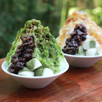 【叶 匠壽庵】石餅かき氷(1)抹茶黒蜜　イートイン1,000円(1杯)(2)ほうじ茶黒蜜　イートイン900円(1杯)