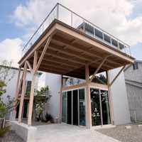 高低差５．５メートルの斜面に建てた２棟ハウス　（C）MBS