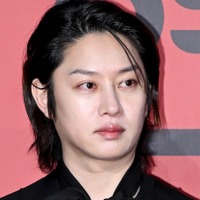 交通事故で障がい認定受けたSUPER JUNIOR・ヒチョル、運転中に喧嘩するカップルへ忠告「本当に危険」