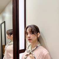 のん、ドラマのオフショット公開　花柄パンツ＆フルーツ柄ワンピの秋先取りコーデに絶賛の声