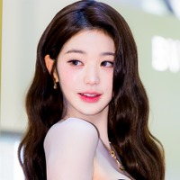 “骨格バービー人形”IVE・ウォニョン、タイト衣装で際立つ異次元プロポーション「何頭身…？」