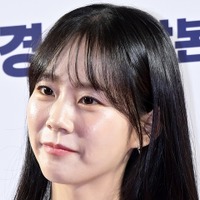 手が震え続けた原因は首のヘルニアだった…KARA・スンヨン、症状の悪化を告白「治療中だ」