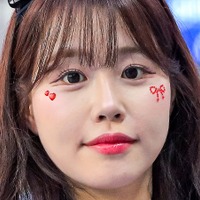 魅惑的なボリュームを武器に“びしょ濡れ”応援！韓国チアが猛暑でも奮闘、チームメイトへのイタズラも