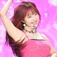 日本のAV女優にデビュー勧められた逸話も…ボリューム強調、韓国元アイドルの“ロックガール”姿に反響