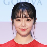 峯岸みなみ【撮影：小宮山あきの】
