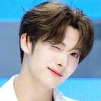 TWS・ヨンジェ、ディズニーシーに降臨！“変装なし”の自然体ショットにファン悶絶「彼氏感すごい」