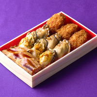 【広島牡蠣専門店 千両屋】牡蠣三昧と煮穴子の贅沢弁当2,484円(1折)