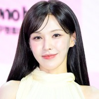 華奢ボディに浮かぶ“立体感”…ウェンディ、胸元ギリギリ衣装で視線釘付け「わぁ」「目の保養」