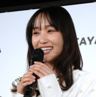 菅井友香【撮影：小宮山あきの】