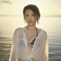 志田愛佳 写真集『MORE』（GーSTYLE）