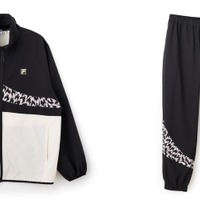 左TRACKJACKET（The Next Comfort Essentials by FILA）右TRACKPANTS（The Next Comfort Essentials by FILA）
