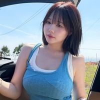 清楚コーデも隠し切れないデカさ…韓国インフルエンサーが美術館を堪能「かわいいお母さん」
