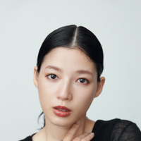 石井杏奈が『ゼクシィ』表紙に登場！軽井沢の自然に包まれた花嫁姿を披露