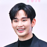 キム・スヒョン、約1年ぶりに公の場へ…インドネシアで見せた明るい笑顔に注目