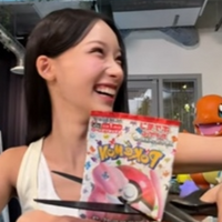 ポケモンカードをハサミで真っ二つ…韓国アイドルに“反日”疑惑「なぜポケモンカードを切る？」