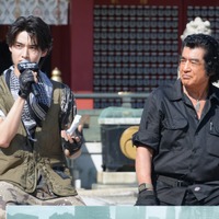 藤岡真威人、藤岡弘、【撮影：小宮山あきの】