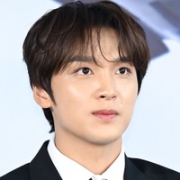 NCT・ヘチャン、唯一無二の歌声で魅了…新AL収録曲からEXOカバーまで“極上ライブ”披露