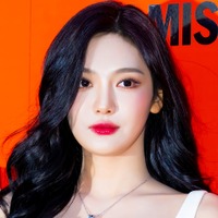 刺激的な“全身レース”姿で視線強奪…aespa・ニンニン、女豹のような眼差しで魅了「ひれ伏したい」