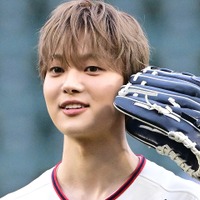 &TEAM・EJ、爽やか“ユニフォーム姿”で球場を魅了！ひときわ輝く存在感に反響続々「眩しい…」