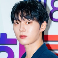早朝の“泥酔ライブ配信”で物議の韓国俳優、騒動から3日で海外へ？公開した近況に注目