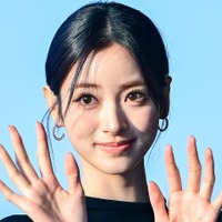 MEOVVの日本人メンバー・アンナ、“AI級”美貌で視線独占！シックなブラックコーデで日本へ出国