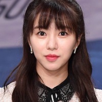 美容施術で顔面に大やけどを負った元K-POPアイドル、“整形疑惑”に反論「自然美人ではなく…」