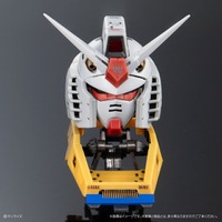 「ガンダム」1回1,850円の高級ガシャポン！コクピットまで作り込まれた「バストアップモデル」が2次予約―内部にはアムロの姿も