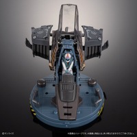 「ガンダム」1回1,850円の高級ガシャポン！コクピットまで作り込まれた「バストアップモデル」が2次予約―内部にはアムロの姿も
