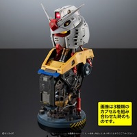 「ガンダム」1回1,850円の高級ガシャポン！コクピットまで作り込まれた「バストアップモデル」が2次予約―内部にはアムロの姿も
