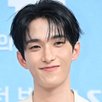 SEVENTEEN・ドギョム、本日（9月8日）入隊…坊主姿で挨拶　シャワーSHOTも公開「行ってきます」