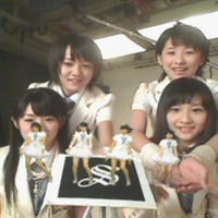U-15アイドルが眼前に ～ 新人アイドル「スマイレージ」、デビューCDプロモにAR技術を採用 画像