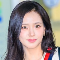 「これがメイク前だって？」BLACKPINK・ジス、ほぼすっぴんでも変わらぬ美貌…ビフォーアフターに反響