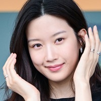 “ほぼ全部見えてる”衣装を彷彿とさせる色気…ピンクのチューブトップで魅了、ムン・ガヨンのエレガンス