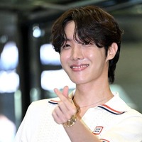 BTS・J-HOPE、新タトゥーで“ファン愛”証明！メンバーのシルエットで「ARMY」を刻む
