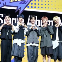 日本人メンバー多数所属！“NiziUの弟”NEXZ、世界的フェス「Rock in Rio」オープニングステージに登場