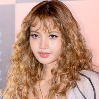 BLACKPINK・リサ、“人種差別”表現めぐる騒動を1年越しに謝罪　沈黙の背景にはYGの反対？