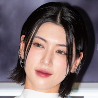 “ベッドシーン”で早くも話題！韓国映画デビューの三吉彩花、血しぶき浴びたスチールが公開