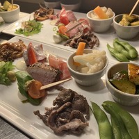 世界の料理を少しづつ楽しめる前菜盛合わせ