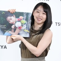 桜井日奈子【撮影：小宮山あきの】