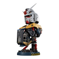 「ガンダム」1回1,500円の高級ガシャポン！コクピットまで作り込まれた「バストアップモデル」がメチャ凄い、内部にはアムロの姿も